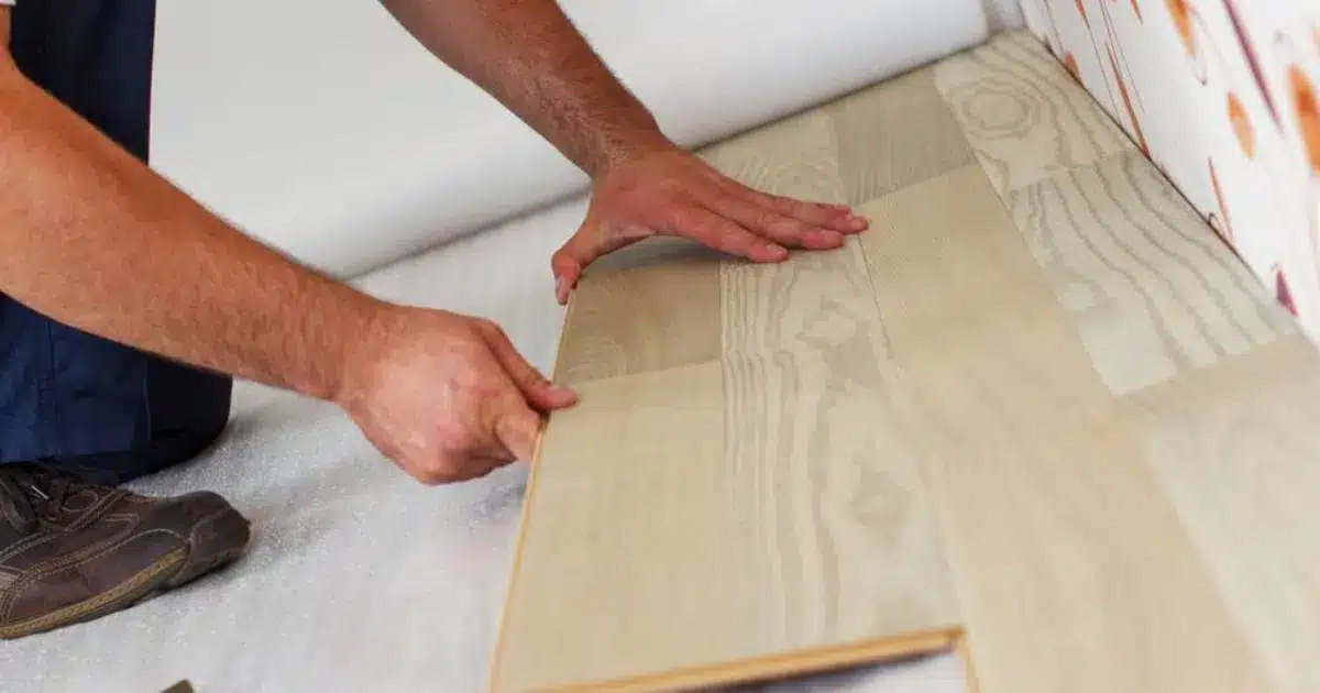 Setiing laminate flooring